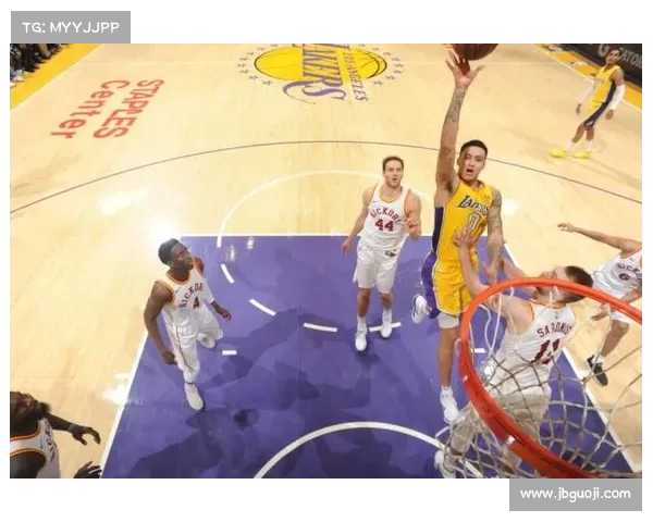 NBA社区热议：新赛季最值得关注的球员与球队，谁能脱颖而出成为冠军热门？